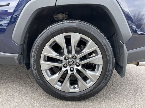 Used 2021 Toyota RAV4 XLE Premium image 10