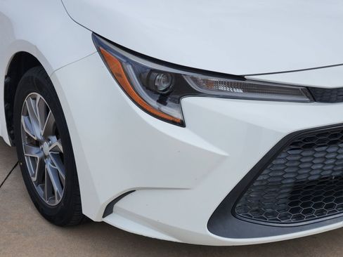 Used 2020 Toyota Corolla LE image 10