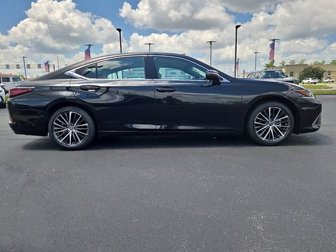 Certified 2025 Lexus ES 350 w/ Premium Package FWD image 2