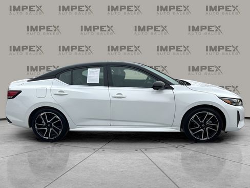 Used 2025 Nissan Sentra SR w/ SR Premium Package image 6
