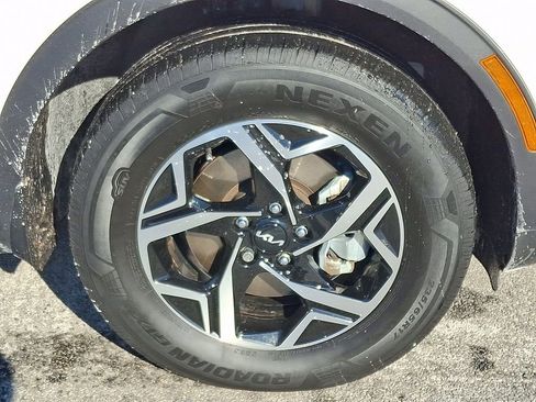 Used 2023 Kia Sportage LX image 8