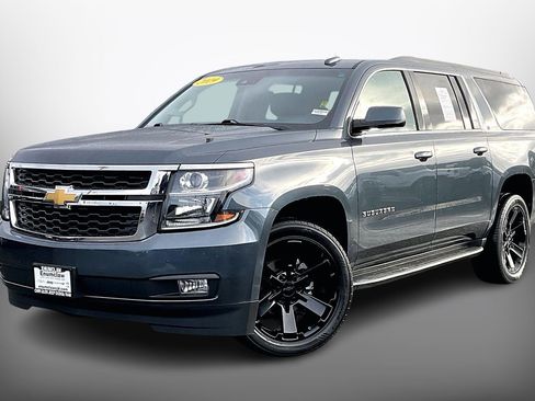 Used 2019 Chevrolet Suburban LT w/ Luxury Package image 2