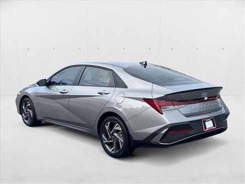 New 2025 Hyundai Elantra SEL image 9