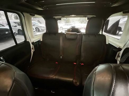 Used 2018 Jeep Wrangler Unlimited Sahara image 25