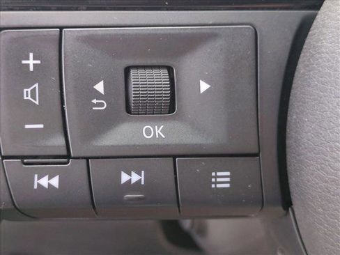 Used 2024 Nissan Pathfinder Platinum image 16