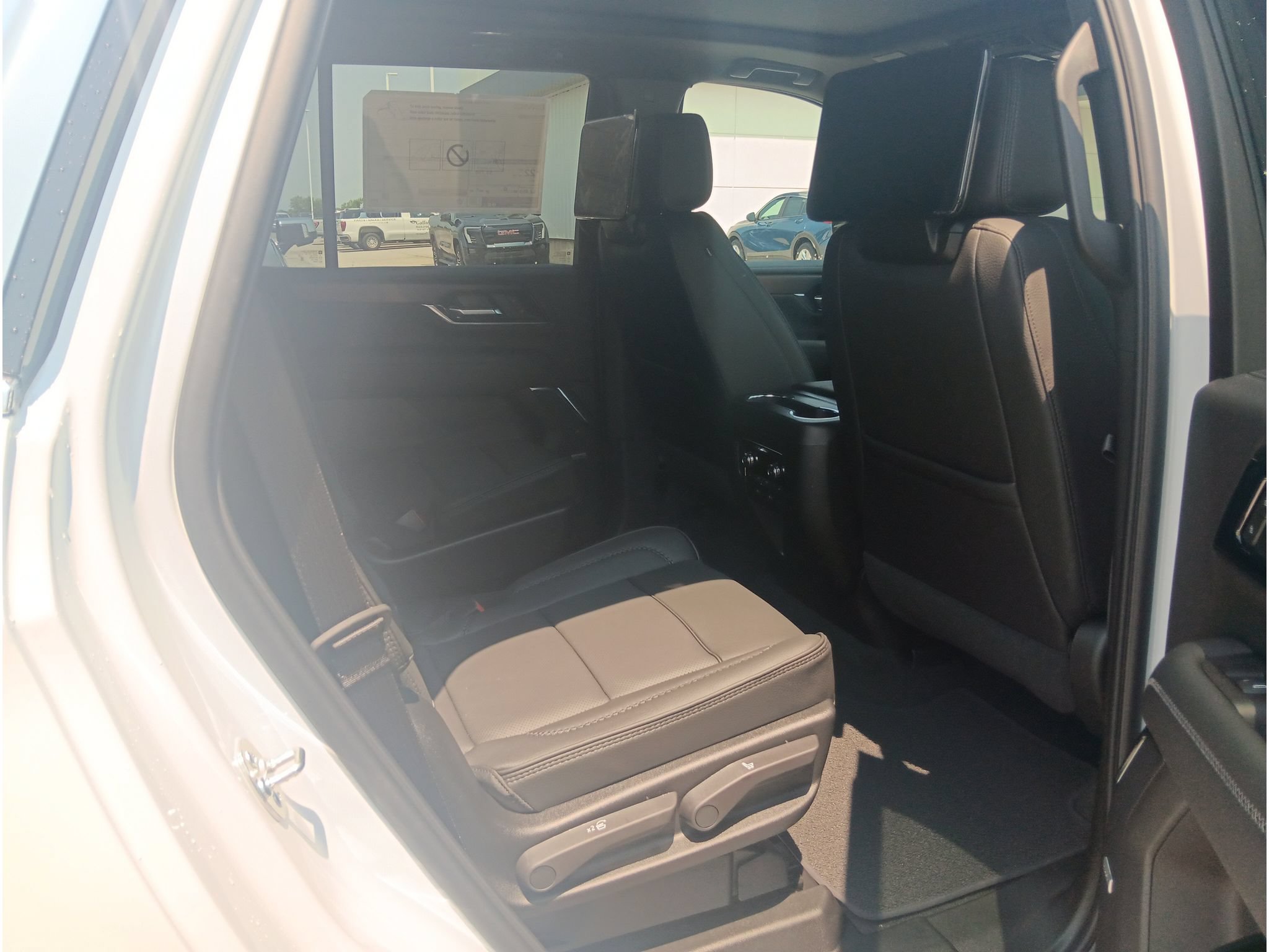 New 2026 GMC Yukon Denali w/ Advanced Technology Package AWD/4WD image 16
