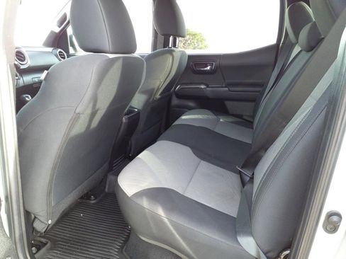 Used 2022 Toyota Tacoma TRD Off-Road image 13