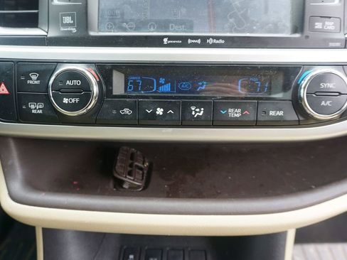 Used 2019 Toyota Highlander Limited Platinum image 11