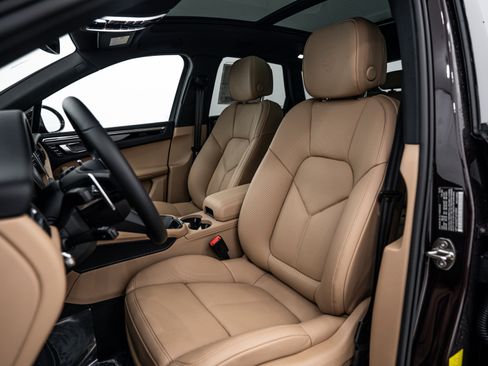 New 2026 Porsche Macan AWD/4WD image 5