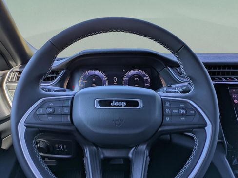 New 2025 Jeep Grand Cherokee L Laredo image 30