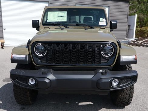 Used 2020 Jeep Gladiator Sport image 2