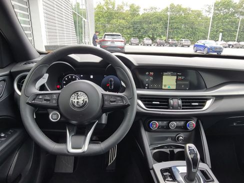 Used 2025 Alfa Romeo Stelvio Sprint AWD/4WD image 19