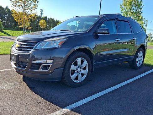 Used 2017 Chevrolet Traverse LT w/ Style and Technology Package AWD/4WD image 3