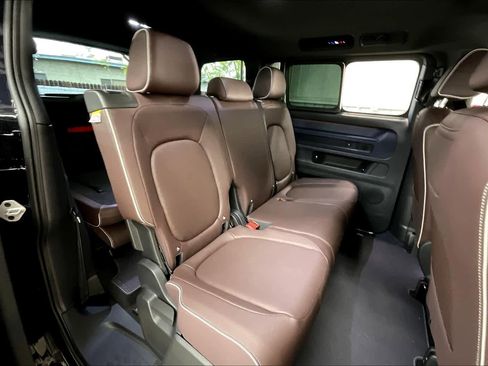 New 2025 Volkswagen ID. Buzz Pro S image 25