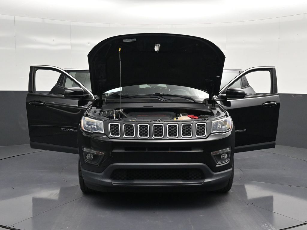 Used 2019 Jeep Compass Latitude FWD image 36