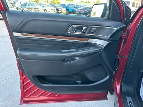 Used 2018 Ford Explorer Platinum image 38