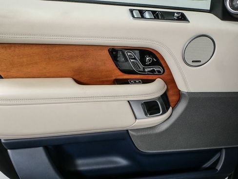 Used 2020 Land Rover Range Rover HSE image 6