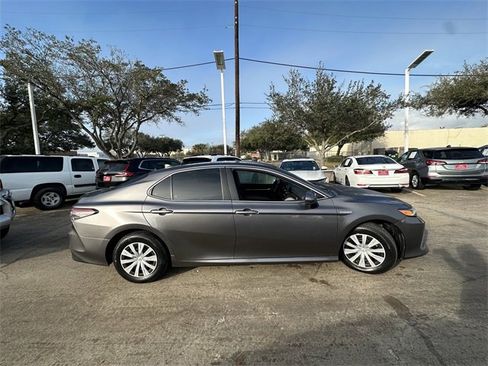 Used 2021 Toyota Camry LE image 4