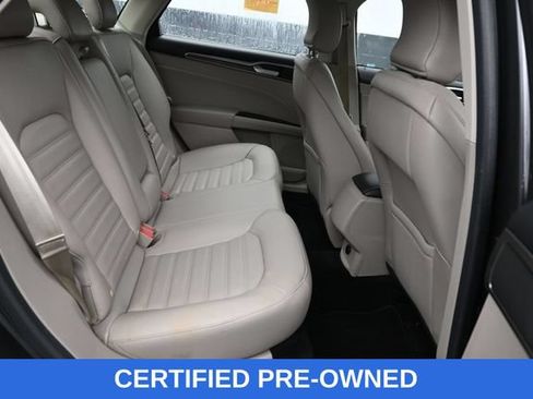 Used 2017 Ford Fusion SE FWD image 7