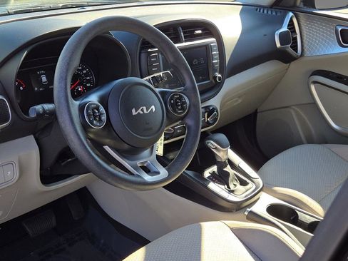Certified 2022 Kia Soul LX w/ Technology Package image 18