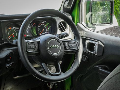 Used 2025 Jeep Wrangler Unlimited Sport AWD/4WD image 6