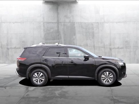 Certified 2025 Nissan Pathfinder SL AWD/4WD image 5