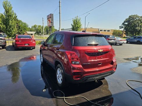 Used 2022 Chevrolet Trax LS w/ Tint and Cruise Package AWD/4WD image 8