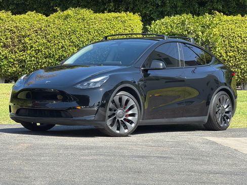 Used 2025 Tesla Model Y Performance AWD/4WD image 1