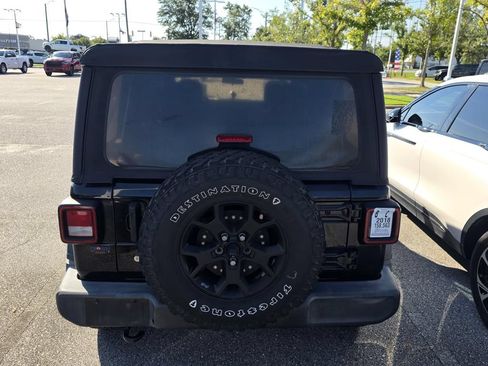 Used 2018 Jeep Wrangler Unlimited Sport AWD/4WD image 3