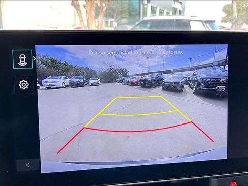 Used 2025 Kia Carnival EX image 28