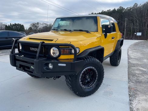 Used 2007 Toyota FJ Cruiser Base 4dr SUV 4WD (4L V6 6M) image 1