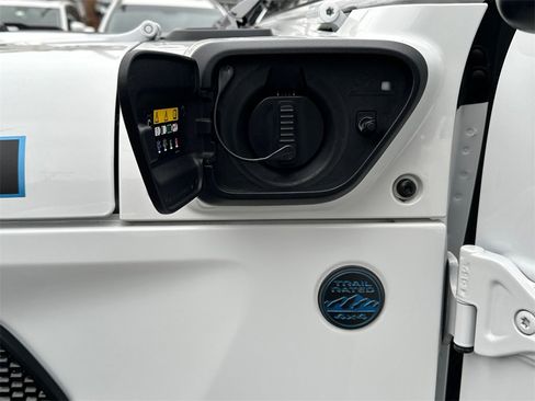 Used 2023 Jeep Wrangler Unlimited Rubicon 4xe w/ Steel Bumper Group image 17