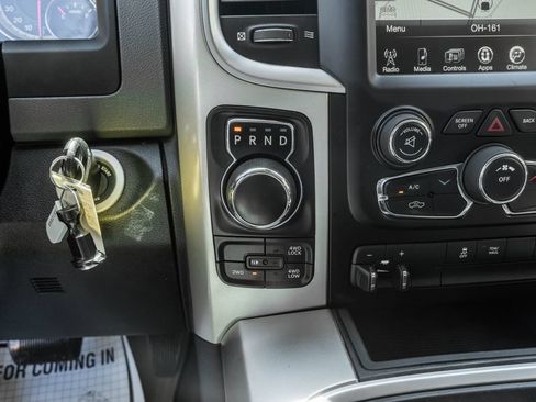 Used 2016 RAM 1500 Classic SLT w/ SLT Plus D←cor Group AWD/4WD image 9