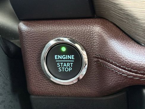 Used 2024 Ford Expedition Limited image 30