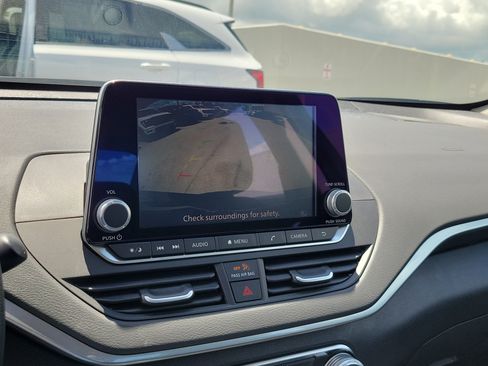 Certified 2025 Nissan Altima 2.5 S FWD image 10