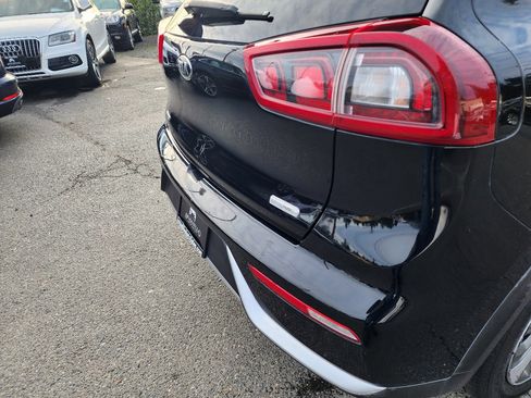 Used 2018 Kia Niro LX image 34