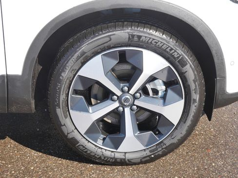 New 2026 Volvo XC40 B5 Plus w/ Climate Package image 4