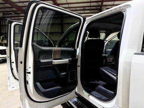 Used 2018 Ford F250 Lariat w/ Chrome Package image 16