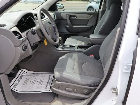 Used 2017 Chevrolet Traverse LS FWD image 9