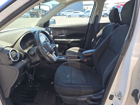 Used 2023 Nissan Kicks SV FWD image 8