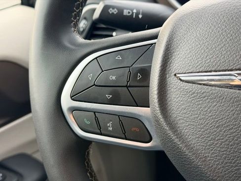 Used 2023 Chrysler Voyager LX image 9