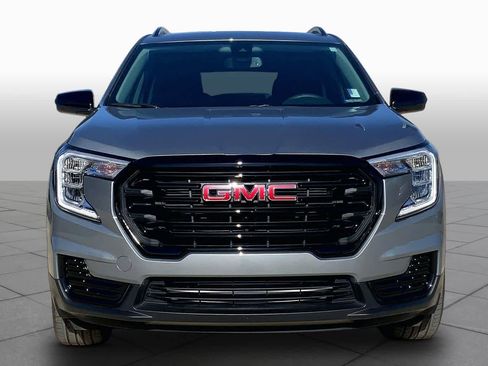 Used 2024 GMC Terrain SLE w/ Elevation Edition FWD image 4