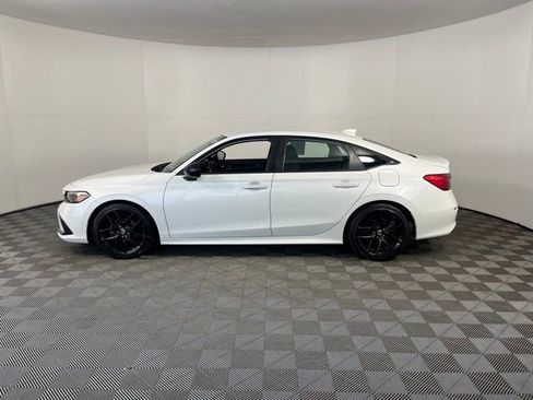 Used 2023 Honda Civic Sport image 4