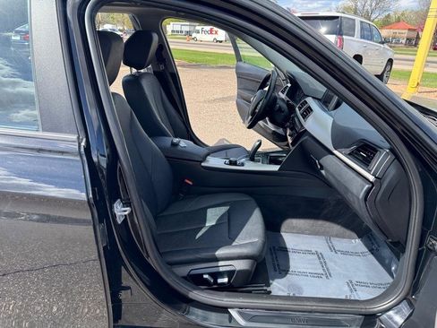 Used 2017 BMW 320i xDrive Sedan AWD/4WD image 23