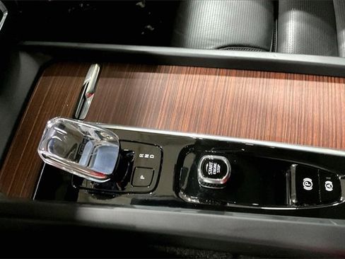 Certified 2023 Volvo XC60 B5 Ultimate w/ Climate Package image 32