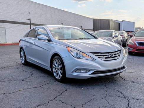 Used 2011 Hyundai Sonata SE w/ Navigation & Sunroof Pkg 4 FWD image 4