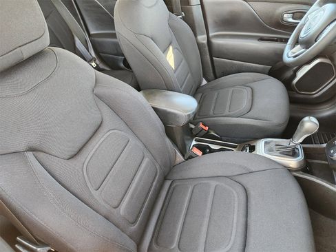 Used 2022 Jeep Renegade Latitude w/ Sun/Sound Group image 23