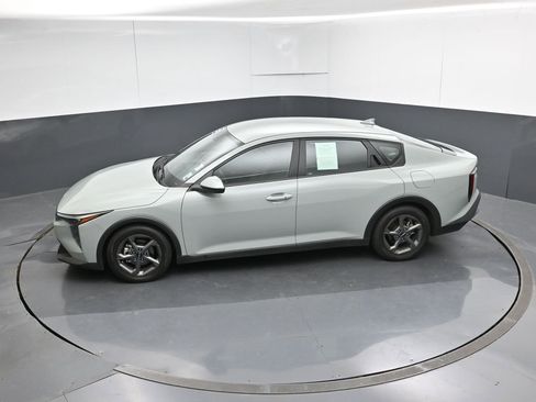 Used 2025 Kia K4 LXS FWD image 46