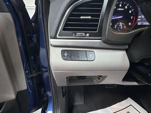 Used 2017 Hyundai Elantra SE image 14