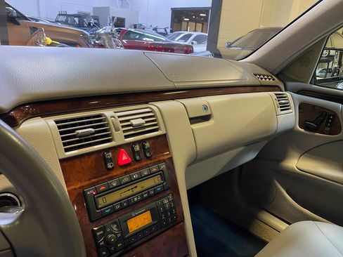 Used 2000 Mercedes-Benz E 320 Wagon image 15